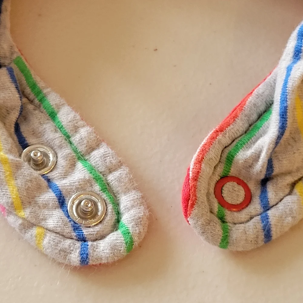 H&M infant Triangle bibs x2